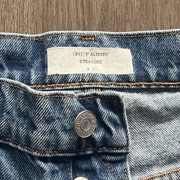 Levi's "ALETERED STRAIGHT" Cropped High-Rise Jeans with Paint Splatter Detail - Picture 5 of 15